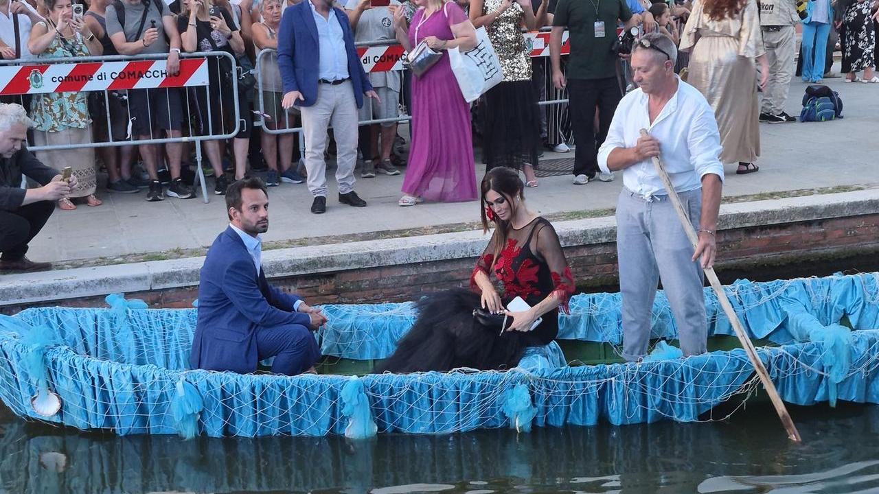 Manuela Arcuri a Comacchio: «Onorata dell’affetto del pubblico»