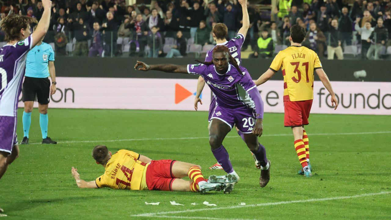 L'attaccante viola