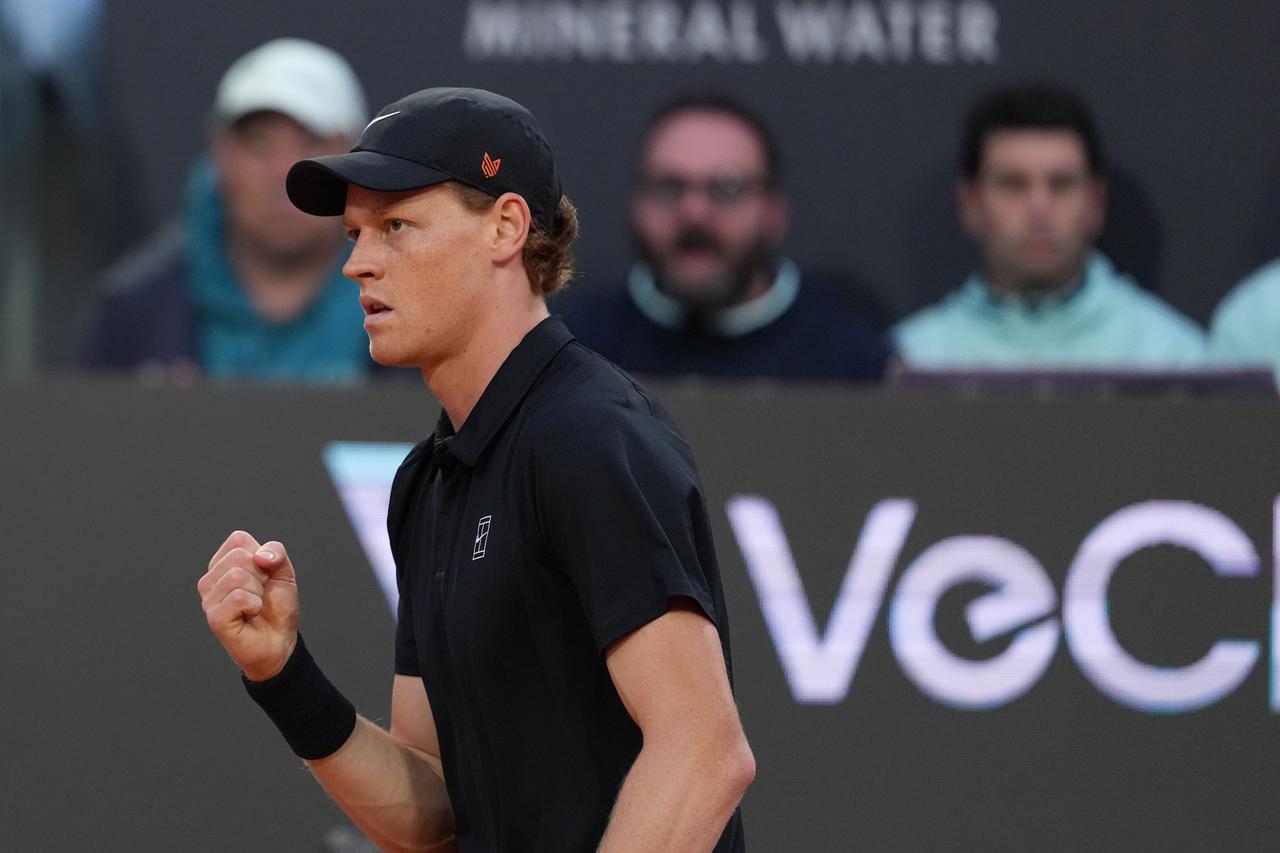Re Sinner esordisce a Wimbledon, l’Italia sogna ancora: il numero uno al mondo sfida Kecmanović