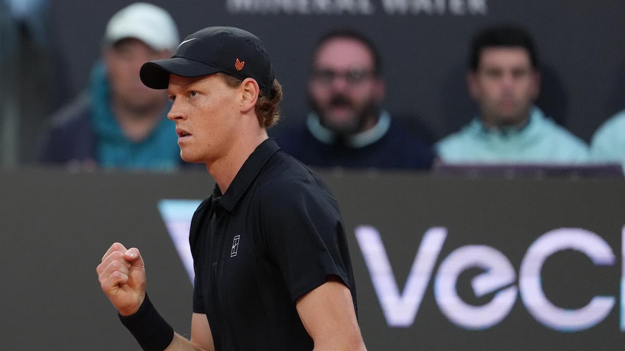 Re Sinner esordisce a Wimbledon, l’Italia sogna ancora: il numero uno al mondo sfida Kecmanović