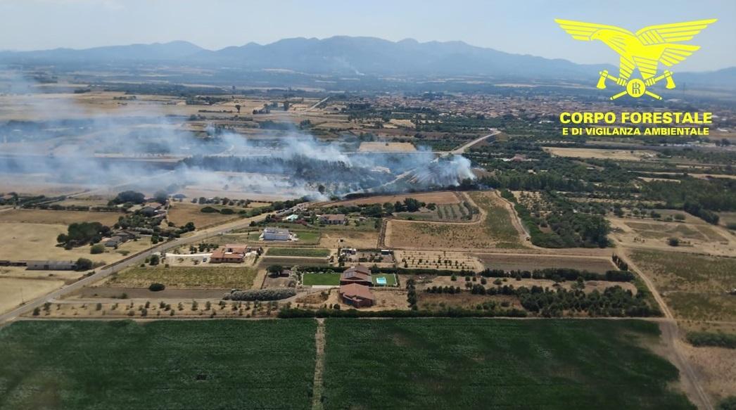 Sardegna in fiamme, altri due incendi nell’isola: in volo gli elicotteri