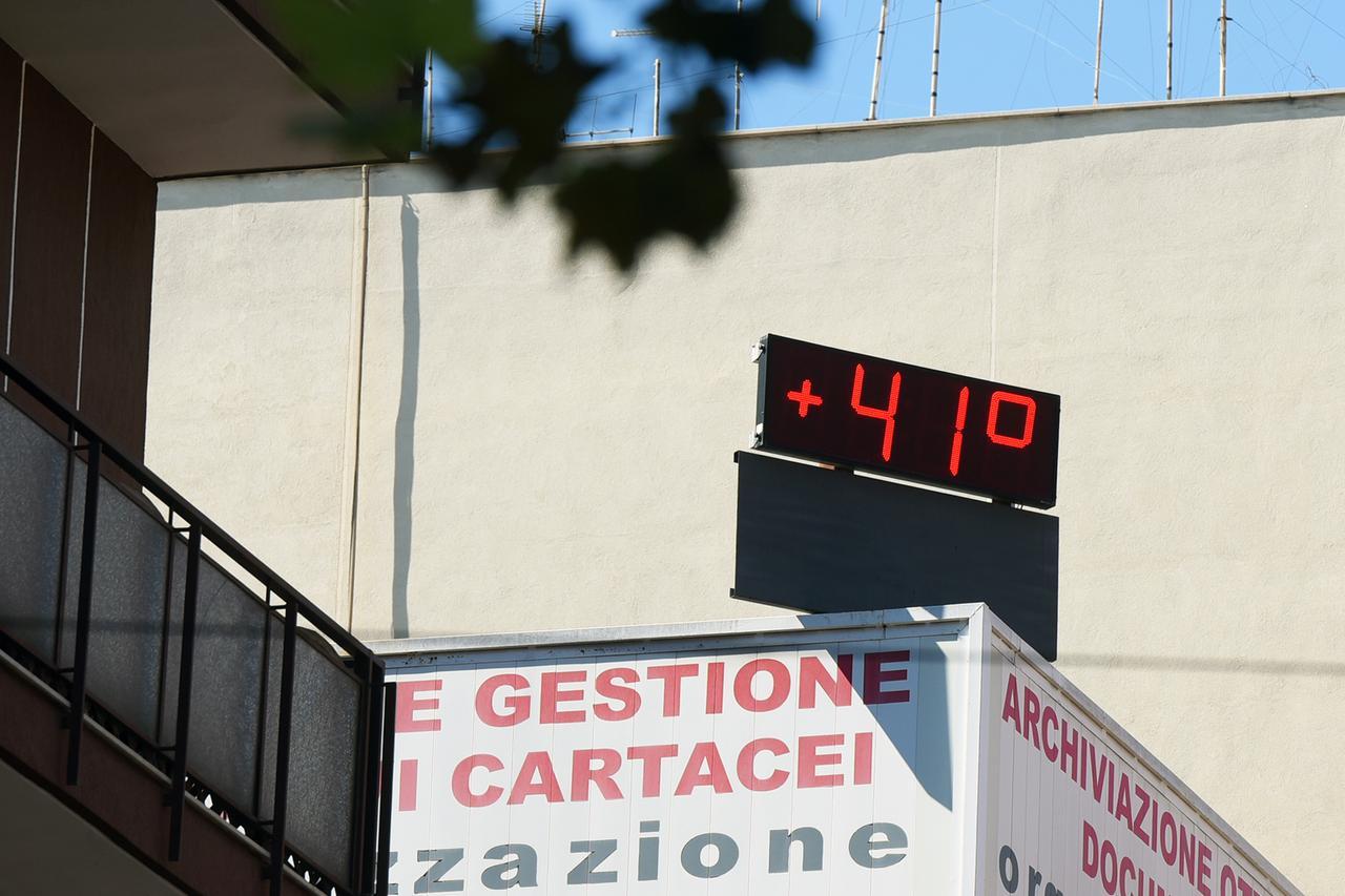 Caldo, a Reggio Emilia resta l’allerta rossa: martedì ancora punte di 40 gradi
