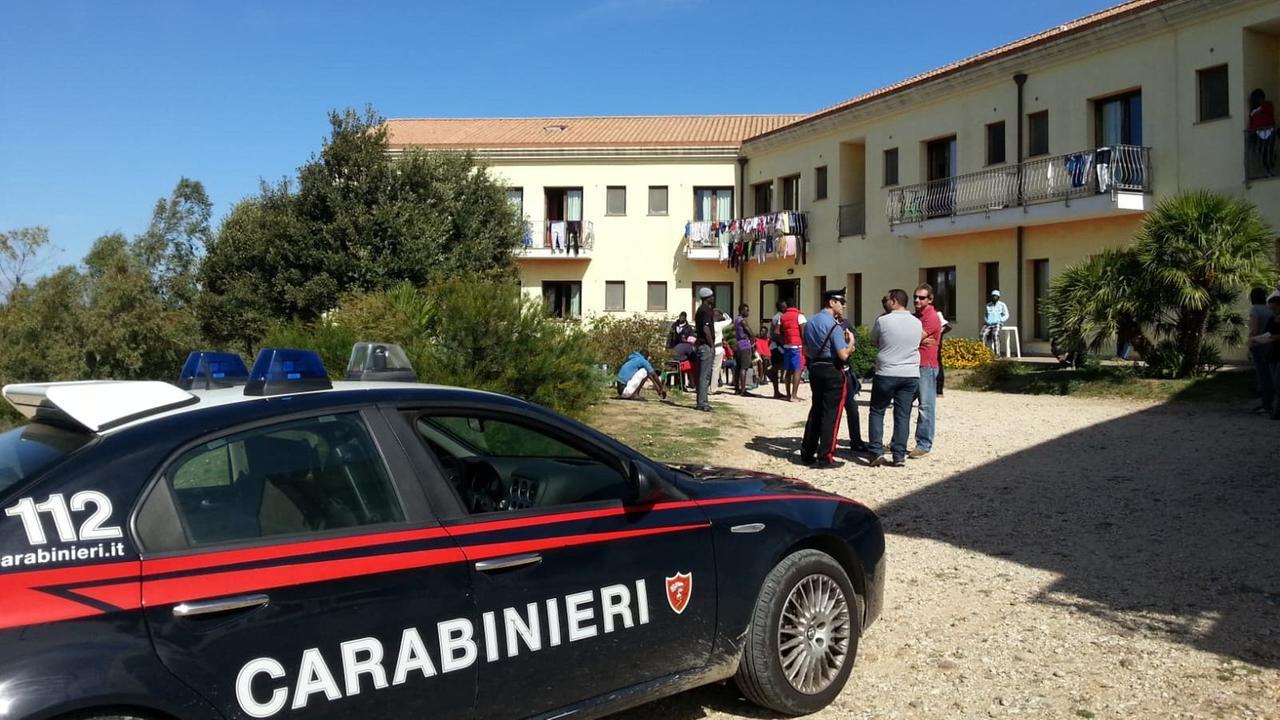 Centro di accoglienza, i migranti protestano per il razionamento dell’acqua