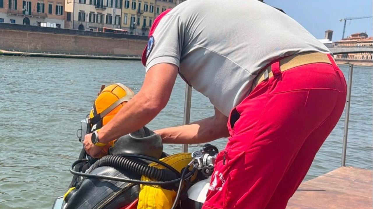 Pisa, chi è il 24enne trovato morto in Arno: il caldo, il tuffo con gli amici e le ultime risate in compagnia prima della tragedia