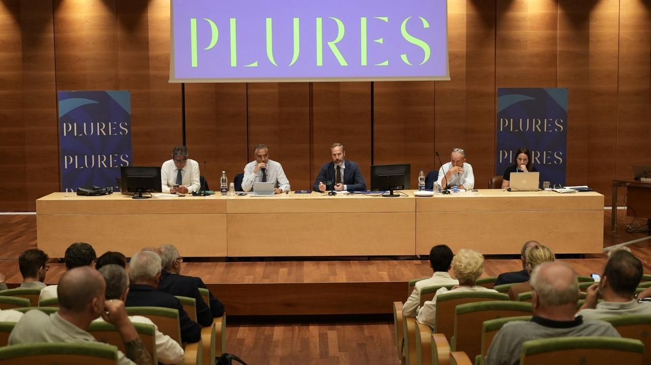 
	L'assemblea dei soci di Plures

