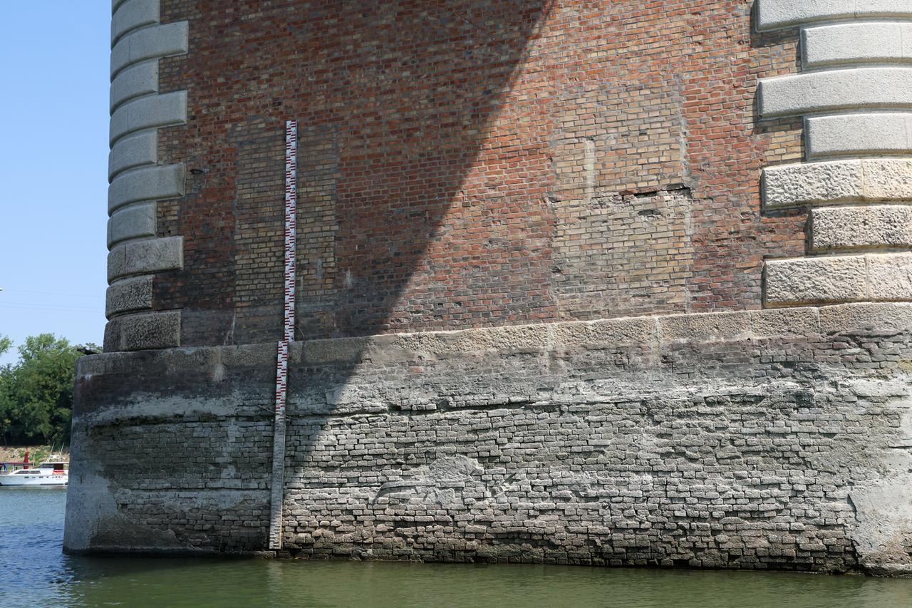 Ferrara, viaggio sul Po in secca: «Navigabilità sempre più difficile»