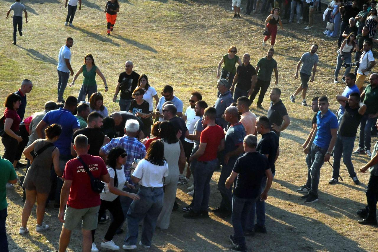 Paura alle prove dell’Ardia, cade la terza pandela: cosa è successo