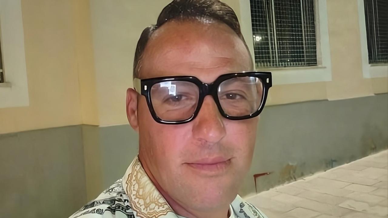 Omicidio in pieno giorno, un uomo freddato con quattro colpi di pistola mentre va in bici: cosa sappiamo e chi è la vittima