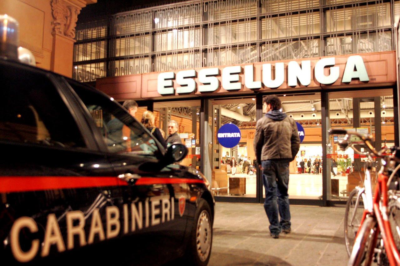 CARABINIERI ESSELUNGA