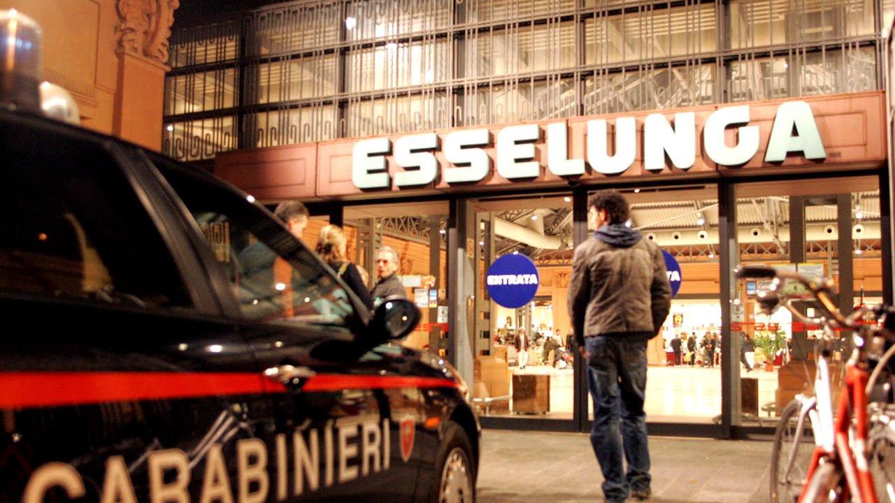 CARABINIERI ESSELUNGA