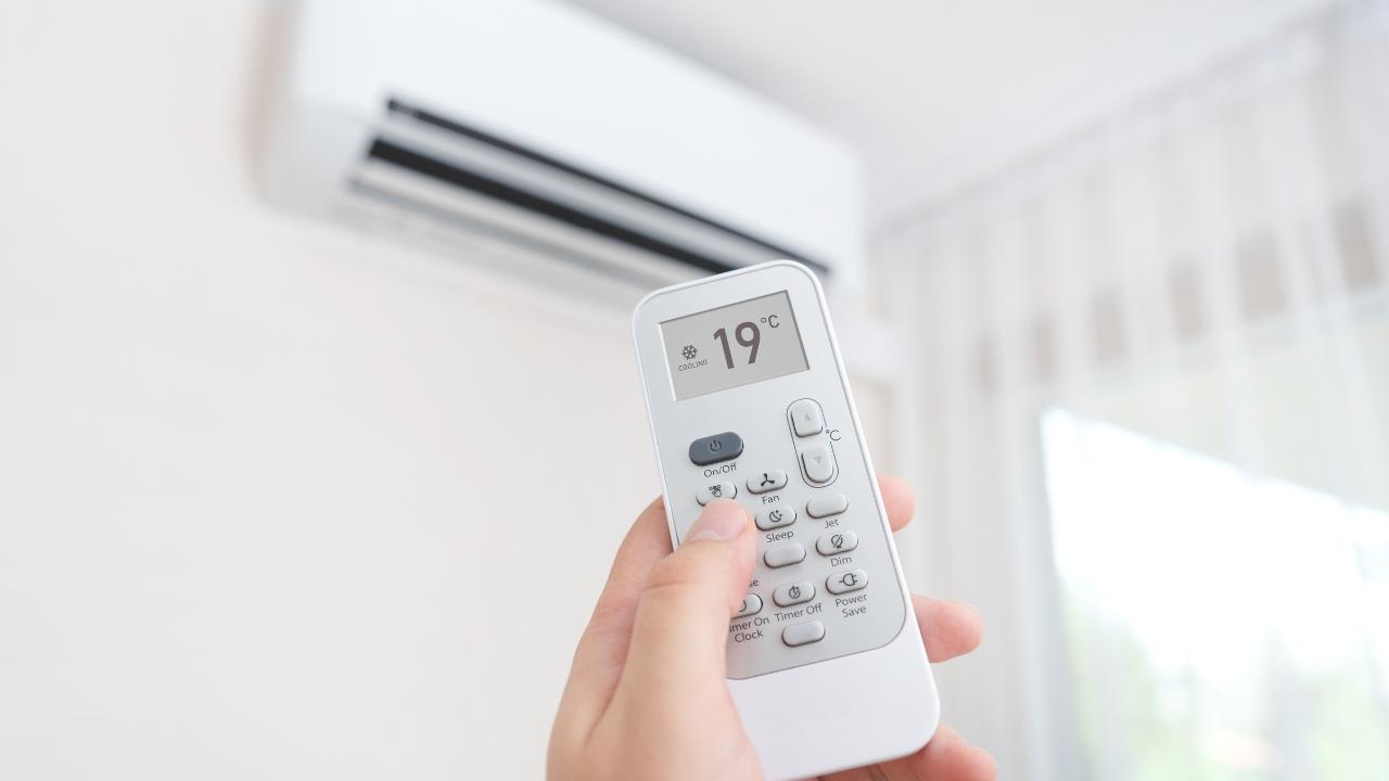 Allarme caldo, sconto fino a 300 euro in bolletta: chi può richiederlo subito e quando viene pagato