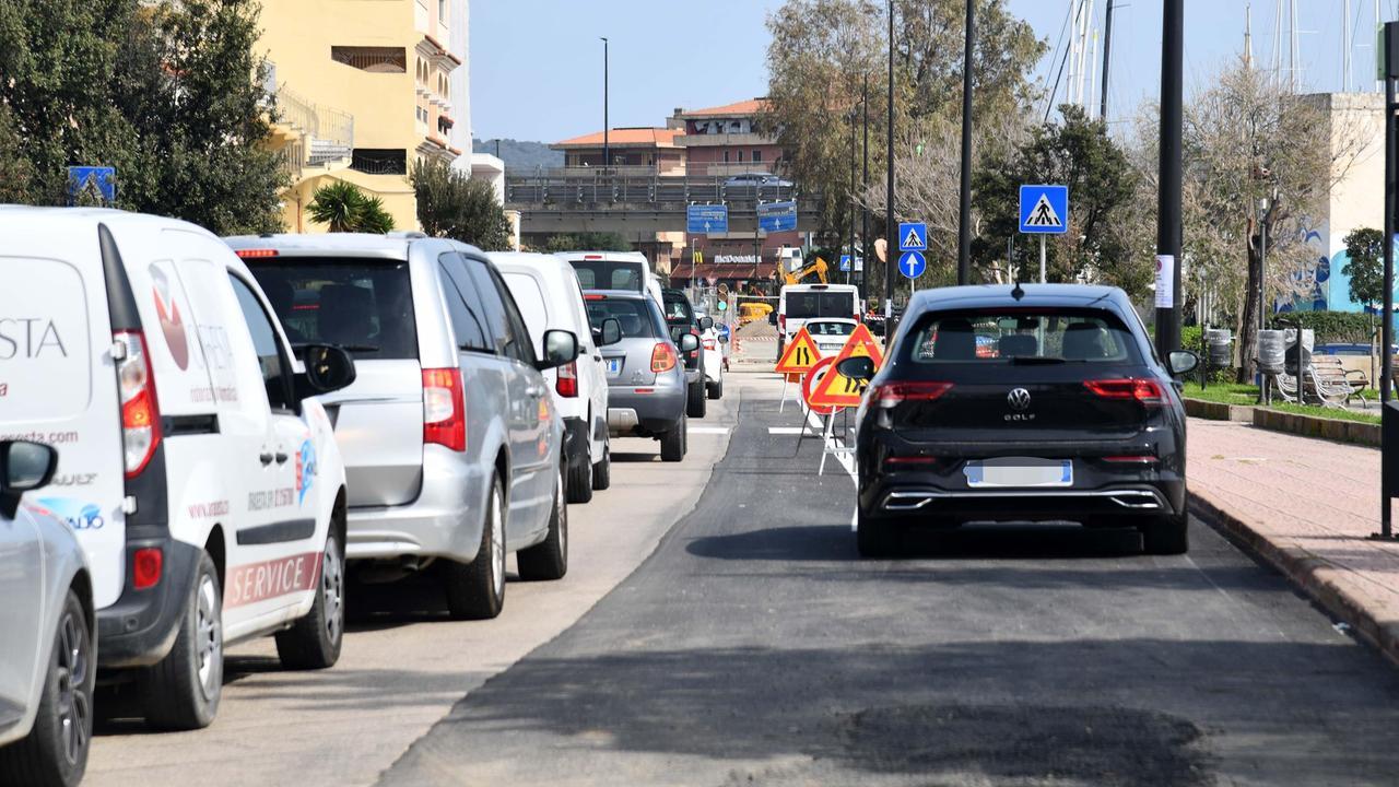 Olbia, troppo traffico in via Dei Lidi: arriva una corsia dedicata agli autobus