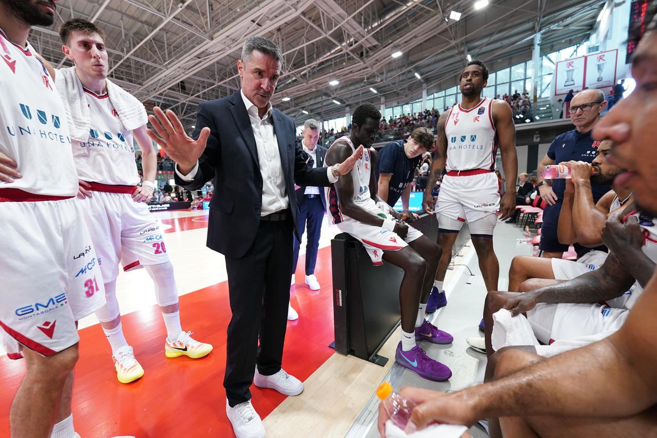 Pallacanestro Reggiana, mercato: due play, una guardia e un centro, ecco le prossime mosse della Una Hotels