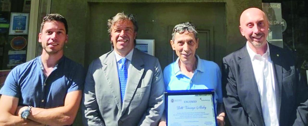 Vincenzo Misley salvò un cliente nella sua farmacia a Vignola: i colleghi gli riconoscono un premio