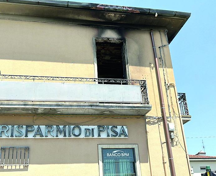 Incendio a Pisa, l’appello: «Le fiamme hanno distrutto tutto, aiutateci a ripartire»