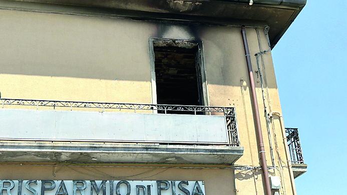 Incendio a Pisa, l’appello: «Le fiamme hanno distrutto tutto, aiutateci a ripartire»