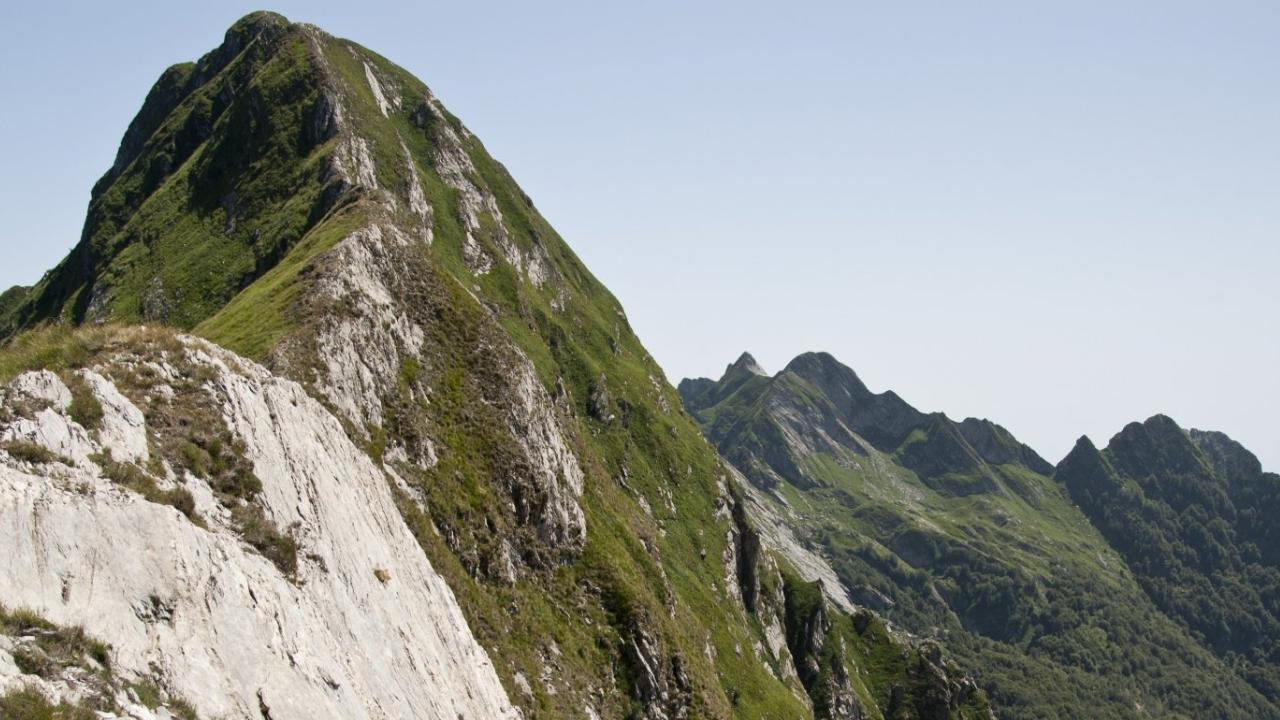 Tragedia sul monte Pisanino: scivola e muore dopo una caduta di 100 metri