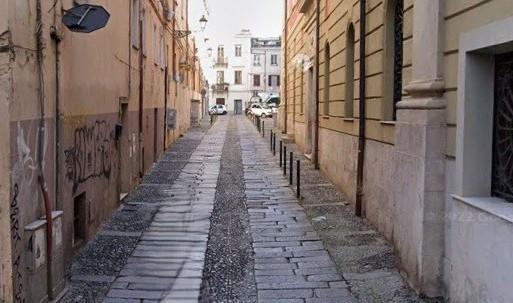 Sassari, l’acciottolato è da rifare: chiude una strada del centro storico – Ecco per quanto tempo