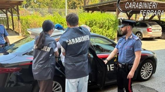 Ferrara, finto carabiniere tenta di truffare una 62enne: i veri militari lo arrestano