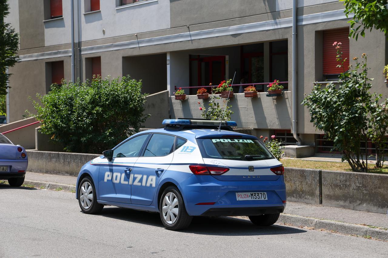 Martellate alla coinquilina, parla la donna indagata per tentato omicidio: «Mi ha spinto e ho reagito»