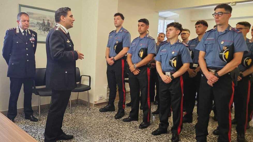 Michele Lastella con i militari<br />
