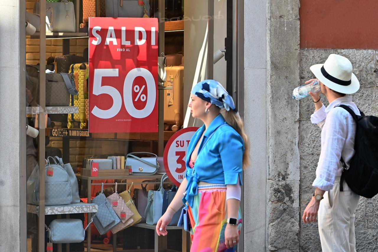 Saldi al via, da sabato corsa agli acquisti a Ferrara