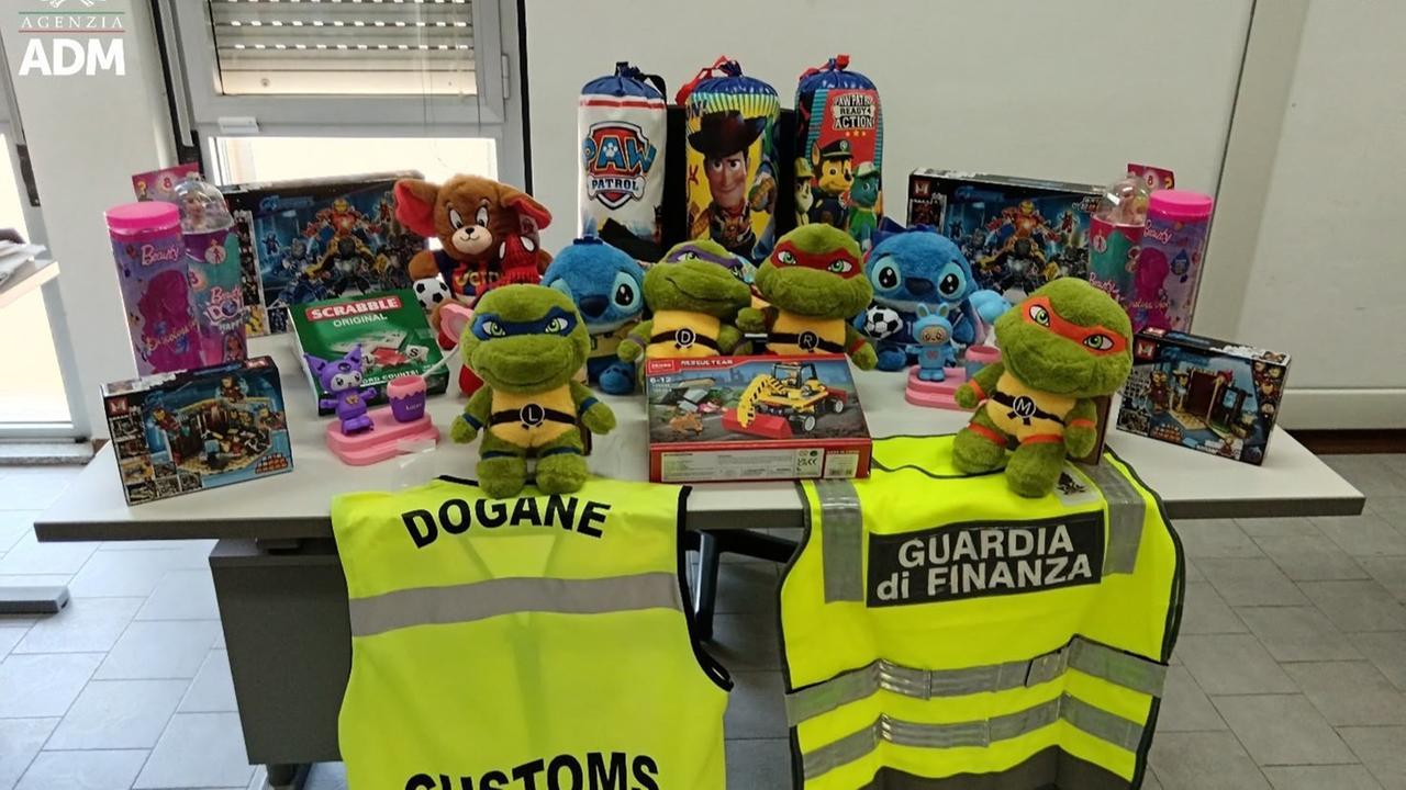 Spider-Man, Avengers e Barbie contraffatti: maxi sequestro di giocattoli al porto