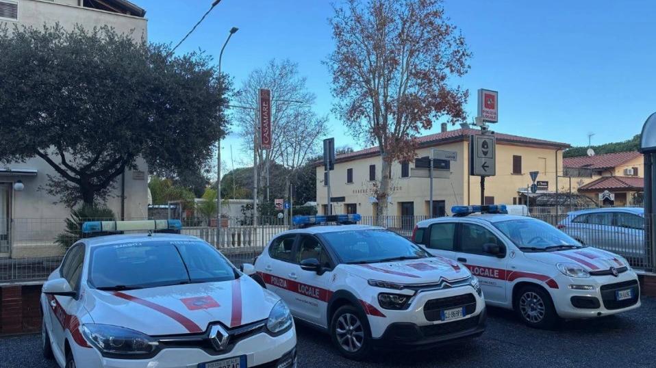 San Vincenzo, furto nella zona pedonale: denunciata dalla municipale