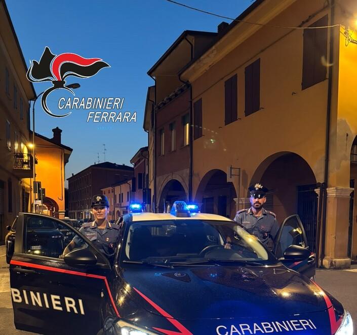 Cento, nel minimarket alimenti scaduti da un anno: scatta la sanzione