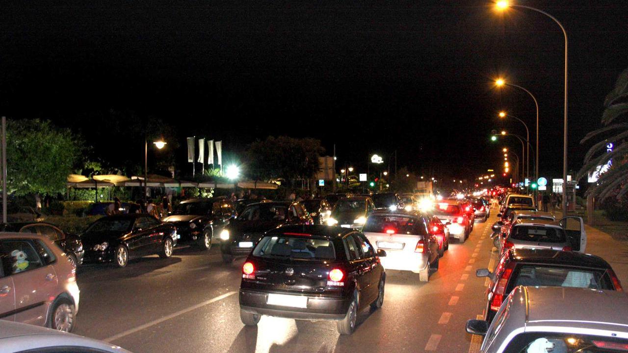 Movida notturna a Marina di Pietrasanta (foto d’archivio)