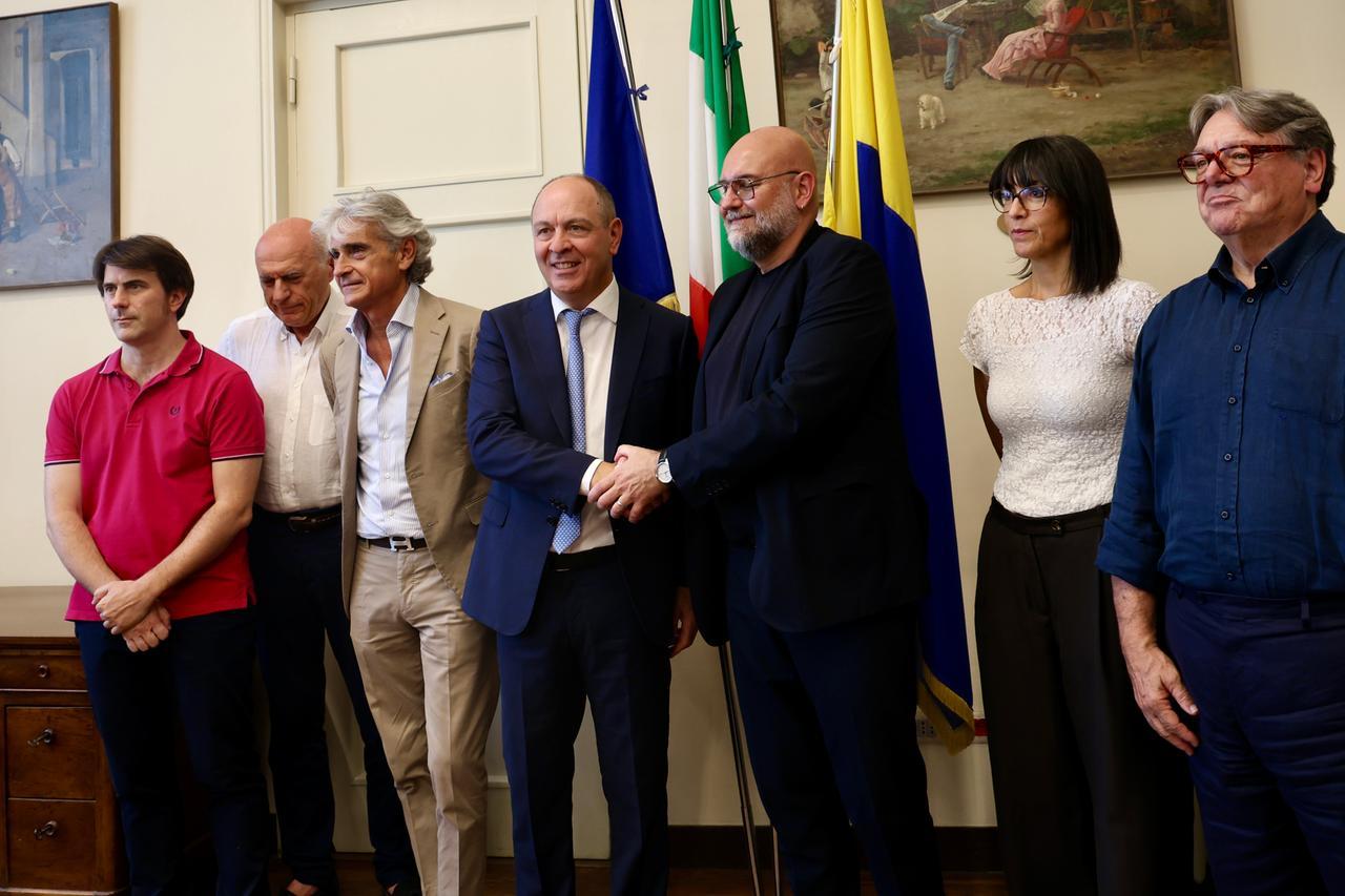 
	La presentazione in Comune

