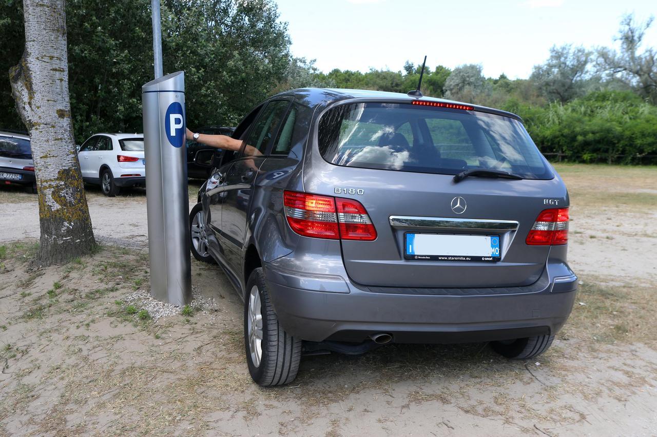 Lidi di Comacchio, parcheggi a pagamento: scattano le tariffe di alta stagione