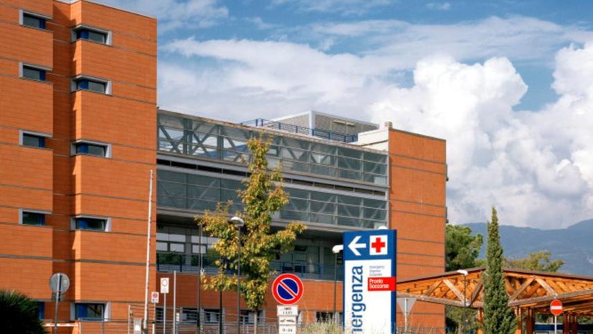 Tragico omicidio suicidio: uccide l’ex moglie ricoverata in gravi condizioni e si toglie la vita