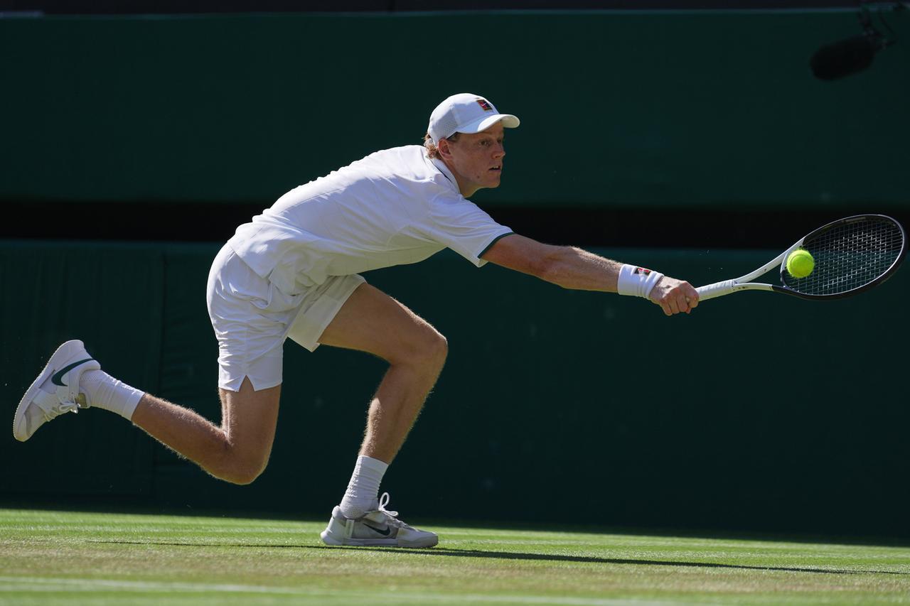 Wimbledon, Sinner batte Brooksby in tre set e vola agli ottavi