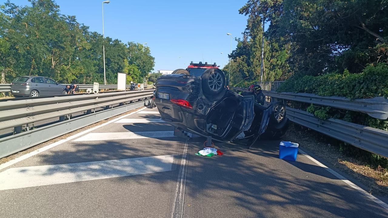 Schianto sulla ex 131, due feriti e traffico in tilt