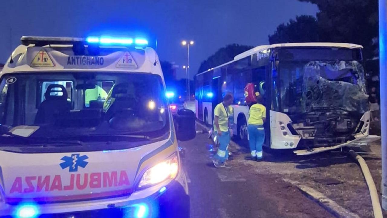 L'autobus incidentato