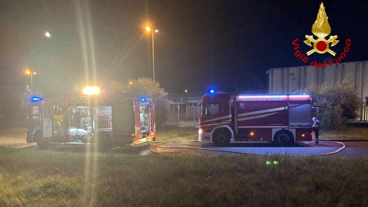 
	Sul posto i vigili del fuoco

