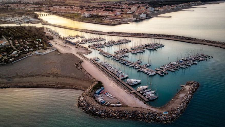 Una veduta del porto di Cecina dall’alto