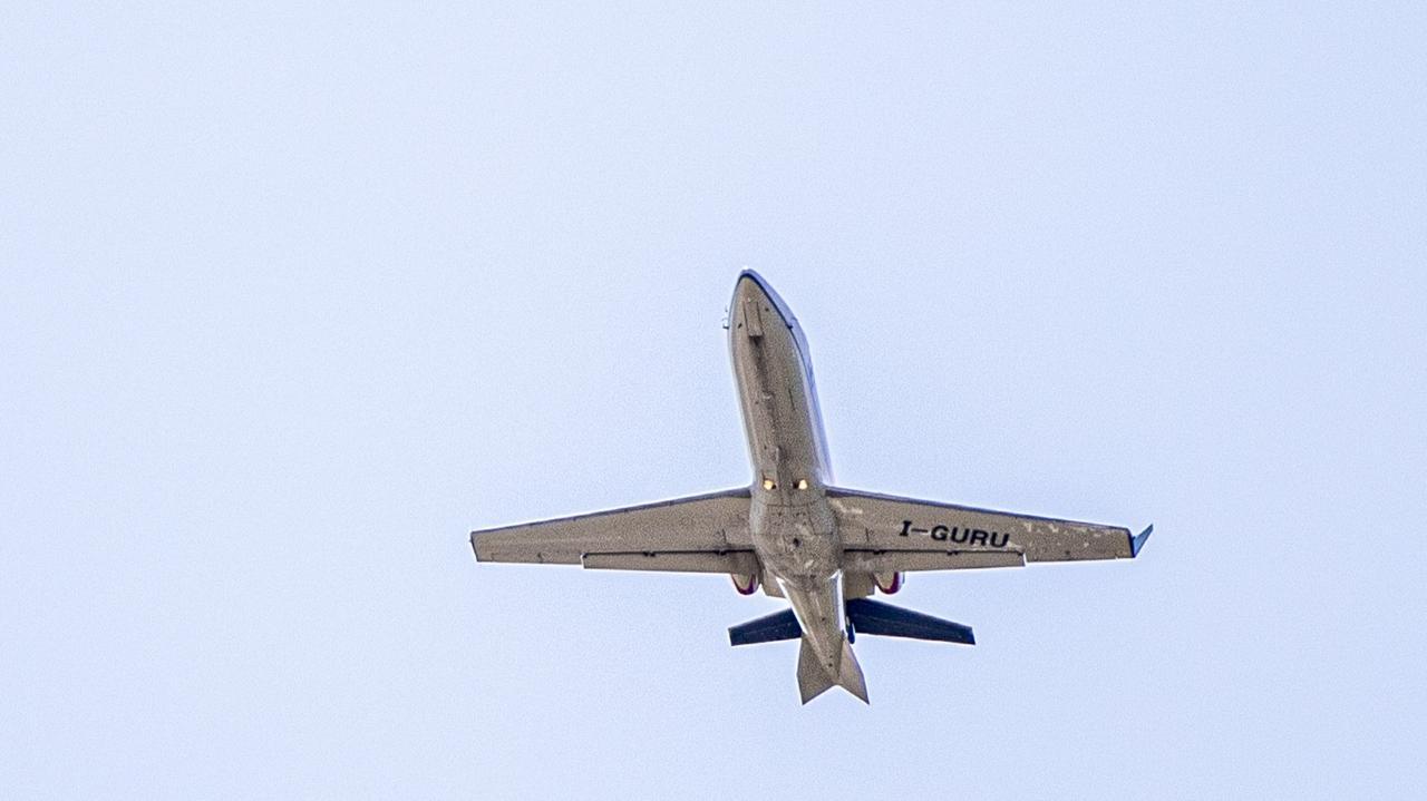 Paura su un volo per Londra: il pilota si sente male, aereo costretto all’atterraggio di emergenza