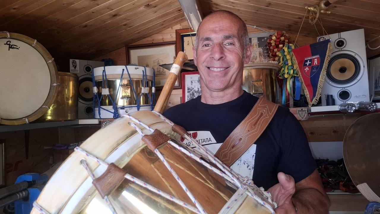 Giancarlo, una vita scandita dal ritmo del tamburo: «La Faradda mi ricorda mio padre»