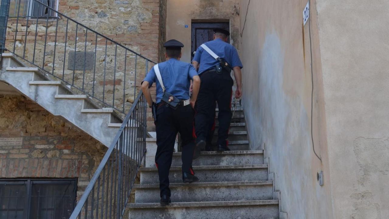 Bastonate in testa alla compagna, lei finisce in ospedale e lui viene arrestato