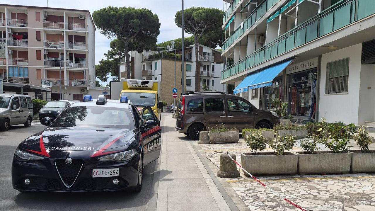 Resta bloccata con la mano nell’impastatrice: infortunio sul lavoro a Lido Estensi