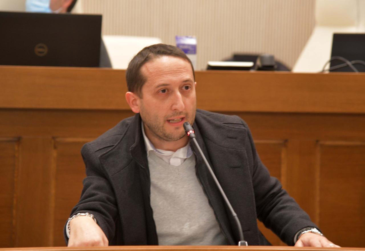 Sui social aveva definito Dario Giagoni “lo scemo di Santa Teresa”: condannato un sassarese