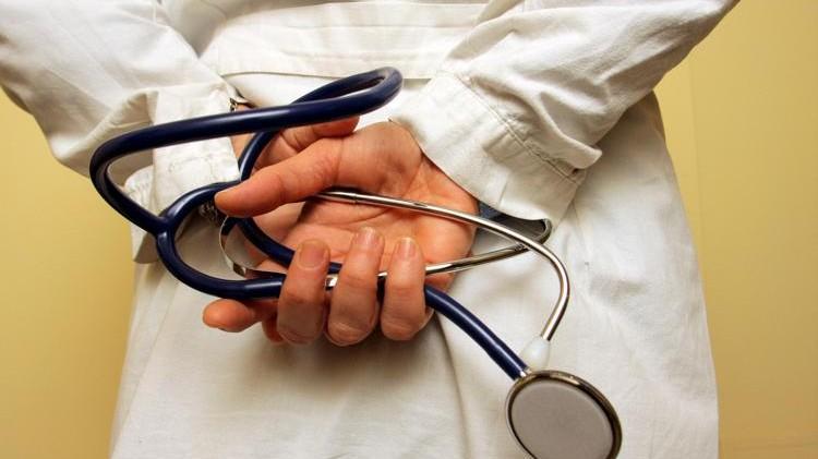 È stato dichiarato morto, ma era vivo: bambino di 18 mesi rimane ore nella cella dell’obitorio