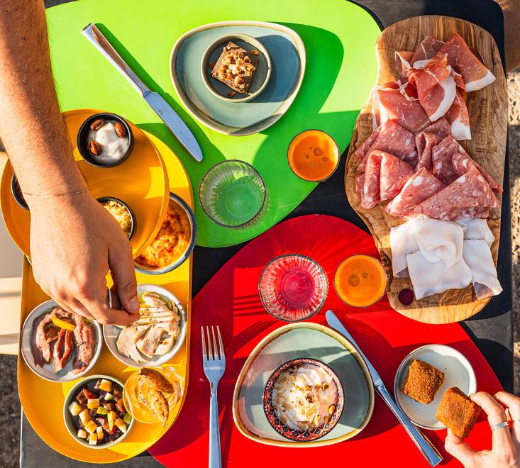 Cibo, arte e musica: ecco Il Tenditoio, il ristorante nel borgo di Lajatico