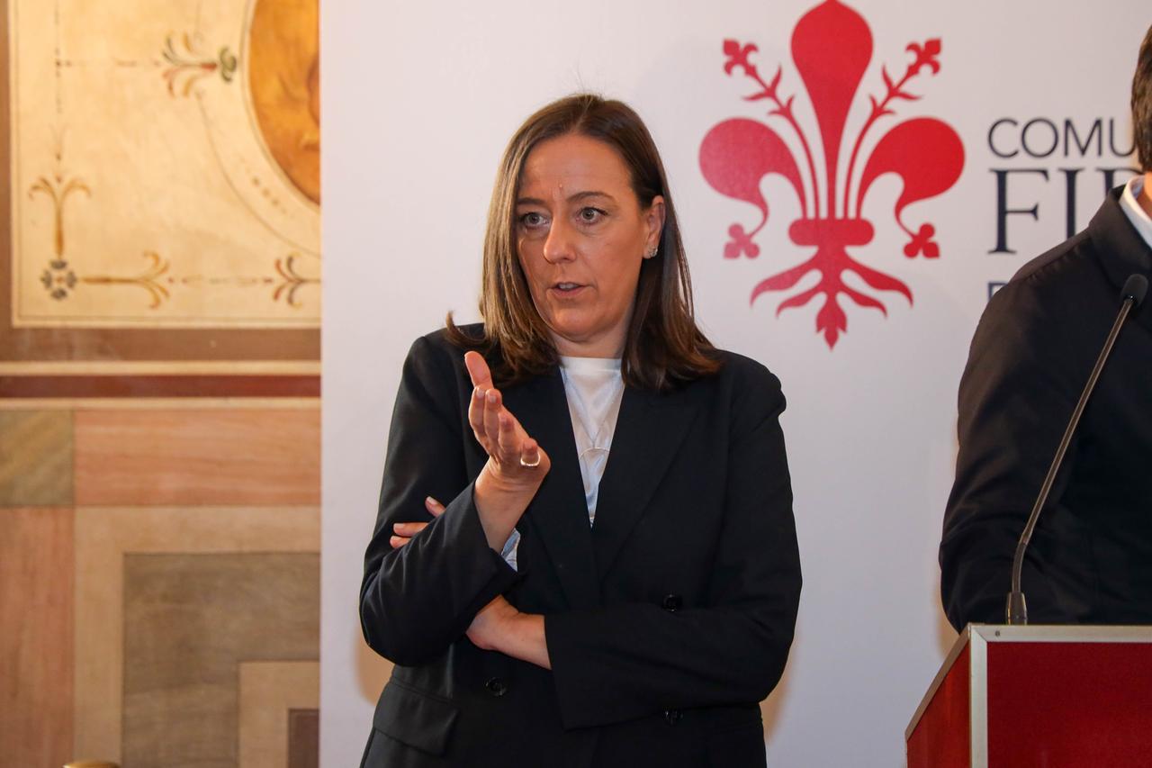 Sara Funaro prima sindaca d’Italia: ora il sogno di Giani si affievolisce. Schlein la incorona: “Pieno sostegno”