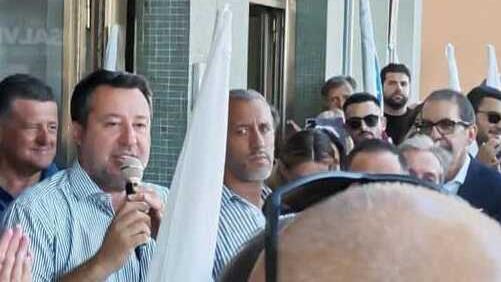 Matteo Salvini e a destra il prefetto Giancarlo Dionisi