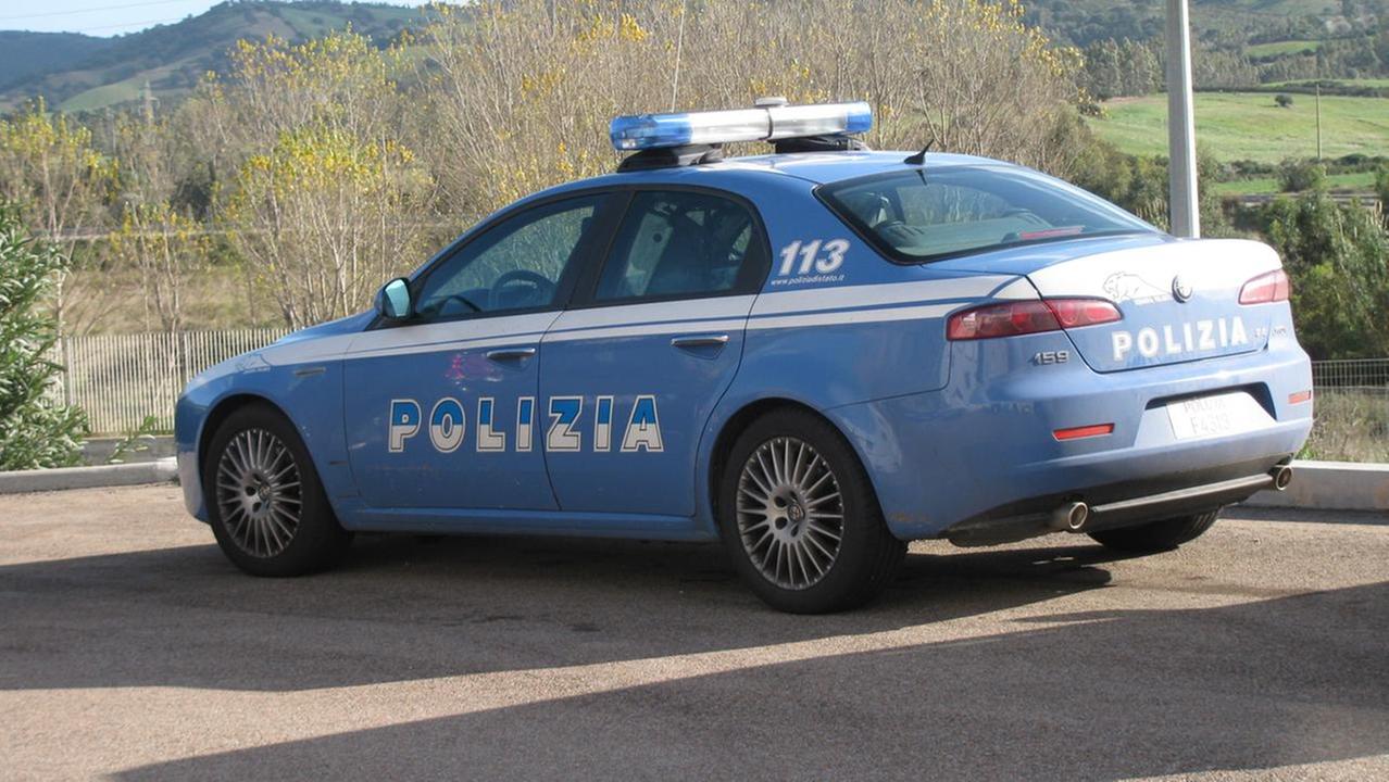 Deteneva droga per lo spaccio e una mazza da baseball senza motivo: 21enne denunciato e arrestato