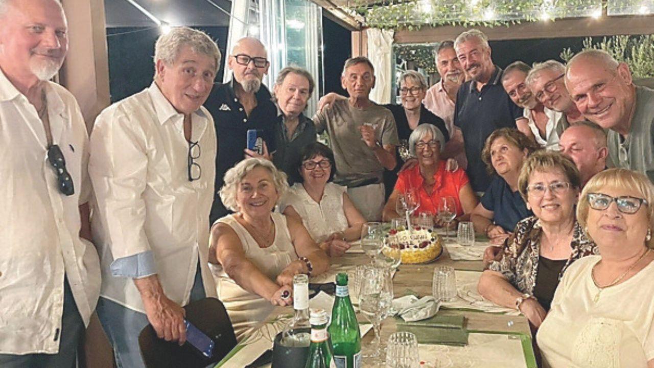 
	La 5 F al ristorante per la cena per i 50 anni della maturit&agrave;


