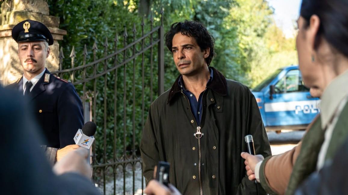 Rai, tutte le serie dell’autunno 2026: spicca la fiction sul rapimento di Farouk – La prima foto di Marco Bocci sul set